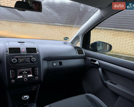 Чорний Фольксваген Туран, об'ємом двигуна 1.6 л та пробігом 218 тис. км за 10650 $, фото 33 на Automoto.ua