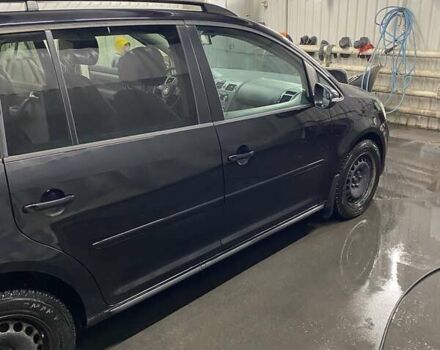 Черный Фольксваген Туран, объемом двигателя 1.6 л и пробегом 174 тыс. км за 13000 $, фото 4 на Automoto.ua