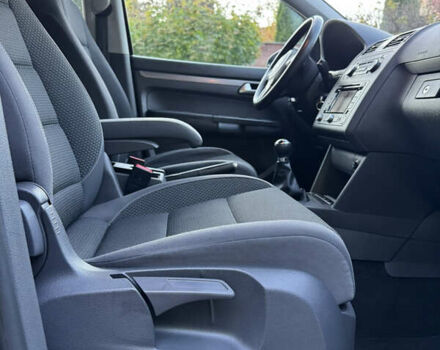 Черный Фольксваген Туран, объемом двигателя 1.6 л и пробегом 162 тыс. км за 11850 $, фото 57 на Automoto.ua