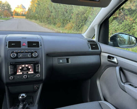 Черный Фольксваген Туран, объемом двигателя 1.6 л и пробегом 162 тыс. км за 11650 $, фото 43 на Automoto.ua