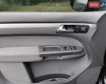 Чорний Фольксваген Туран, об'ємом двигуна 1.6 л та пробігом 271 тис. км за 12300 $, фото 19 на Automoto.ua