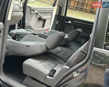 Черный Фольксваген Туран, объемом двигателя 2 л и пробегом 200 тыс. км за 11850 $, фото 25 на Automoto.ua