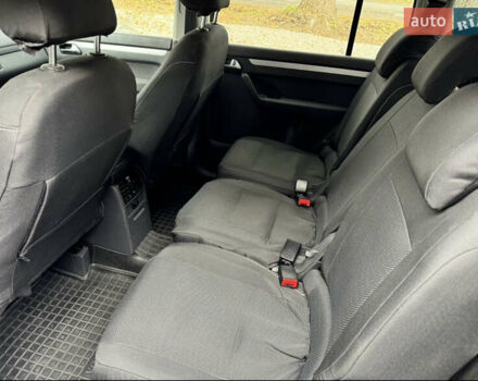 Чорний Фольксваген Туран, об'ємом двигуна 2 л та пробігом 255 тис. км за 12800 $, фото 2 на Automoto.ua