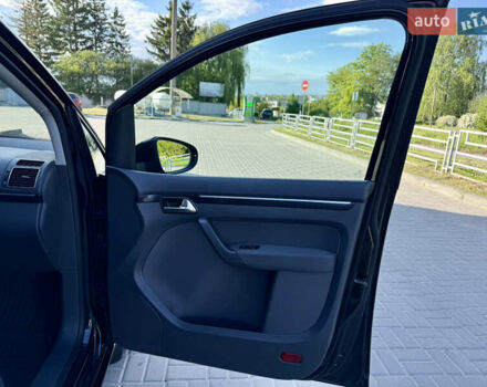 Черный Фольксваген Туран, объемом двигателя 0 л и пробегом 236 тыс. км за 10350 $, фото 62 на Automoto.ua