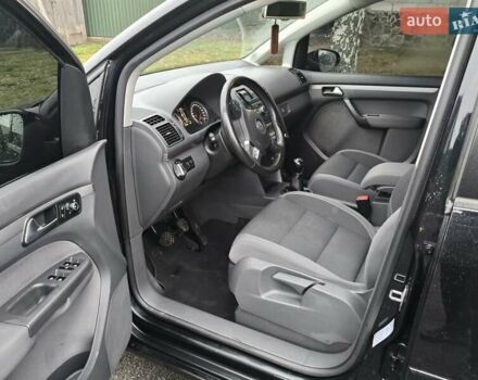 Чорний Фольксваген Туран, об'ємом двигуна 1.6 л та пробігом 271 тис. км за 12300 $, фото 18 на Automoto.ua