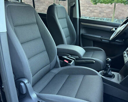 Черный Фольксваген Туран, объемом двигателя 1.6 л и пробегом 162 тыс. км за 11850 $, фото 58 на Automoto.ua