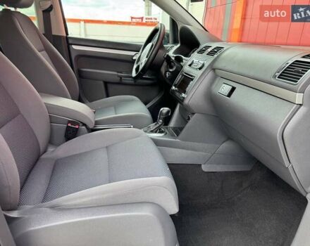 Черный Фольксваген Туран, объемом двигателя 1.39 л и пробегом 226 тыс. км за 9100 $, фото 2 на Automoto.ua