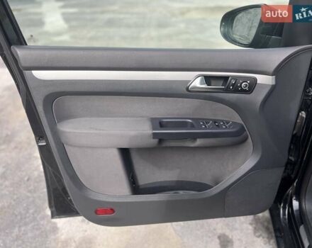 Черный Фольксваген Туран, объемом двигателя 1.97 л и пробегом 213 тыс. км за 11600 $, фото 2 на Automoto.ua