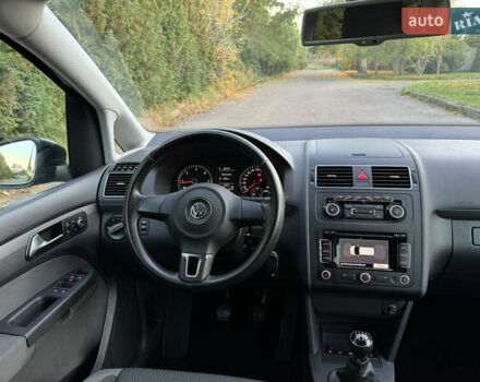 Черный Фольксваген Туран, объемом двигателя 1.6 л и пробегом 162 тыс. км за 11650 $, фото 53 на Automoto.ua