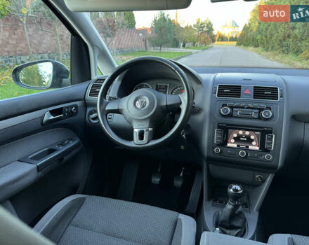 Черный Фольксваген Туран, объемом двигателя 1.6 л и пробегом 162 тыс. км за 11650 $, фото 31 на Automoto.ua