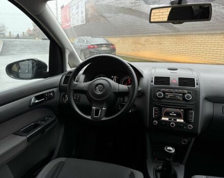 Черный Фольксваген Туран, объемом двигателя 1.6 л и пробегом 218 тыс. км за 9950 $, фото 15 на Automoto.ua
