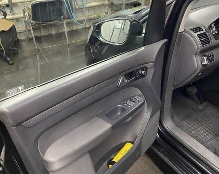 Черный Фольксваген Туран, объемом двигателя 1.6 л и пробегом 174 тыс. км за 13000 $, фото 6 на Automoto.ua