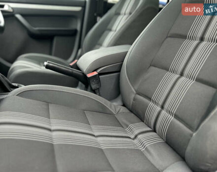 Чорний Фольксваген Туран, об'ємом двигуна 2 л та пробігом 262 тис. км за 12250 $, фото 57 на Automoto.ua