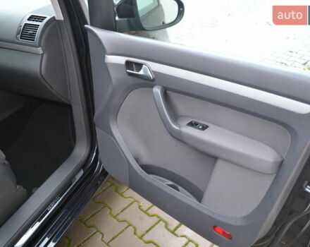 Черный Фольксваген Туран, объемом двигателя 2 л и пробегом 230 тыс. км за 14200 $, фото 28 на Automoto.ua