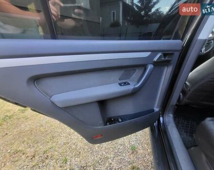 Чорний Фольксваген Туран, об'ємом двигуна 1.6 л та пробігом 195 тис. км за 10300 $, фото 5 на Automoto.ua