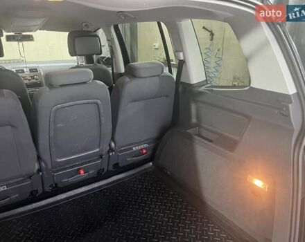 Черный Фольксваген Туран, объемом двигателя 1.97 л и пробегом 299 тыс. км за 11200 $, фото 5 на Automoto.ua