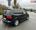 Черный Фольксваген Туран, объемом двигателя 2 л и пробегом 240 тыс. км за 11900 $, фото 3 на Automoto.ua