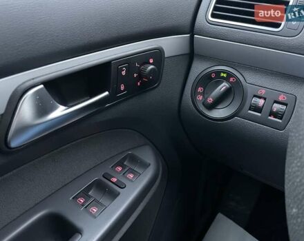 Чорний Фольксваген Туран, об'ємом двигуна 1.6 л та пробігом 231 тис. км за 11800 $, фото 10 на Automoto.ua