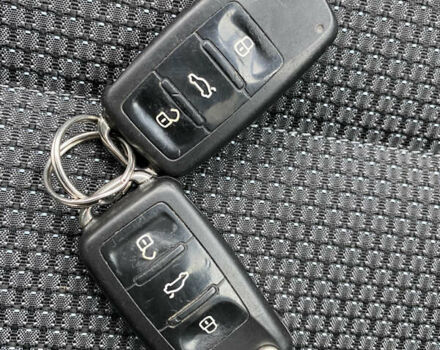 Чорний Фольксваген Туран, об'ємом двигуна 1.97 л та пробігом 265 тис. км за 10900 $, фото 45 на Automoto.ua