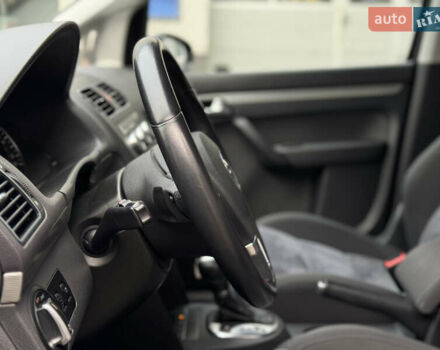 Черный Фольксваген Туран, объемом двигателя 1.4 л и пробегом 171 тыс. км за 10799 $, фото 8 на Automoto.ua