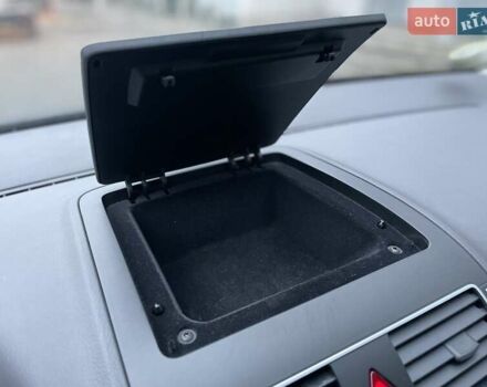 Чорний Фольксваген Туран, об'ємом двигуна 1.6 л та пробігом 231 тис. км за 11800 $, фото 17 на Automoto.ua