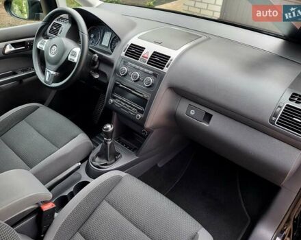 Черный Фольксваген Туран, объемом двигателя 1.6 л и пробегом 204 тыс. км за 11950 $, фото 69 на Automoto.ua