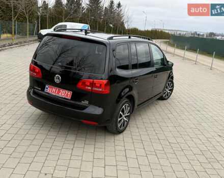 Черный Фольксваген Туран, объемом двигателя 1.6 л и пробегом 211 тыс. км за 11300 $, фото 5 на Automoto.ua