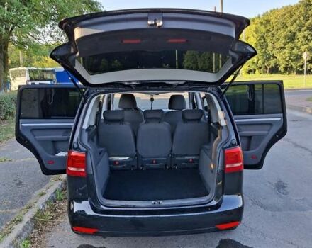 Черный Фольксваген Туран, объемом двигателя 1.6 л и пробегом 285 тыс. км за 10000 $, фото 6 на Automoto.ua