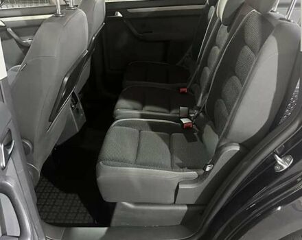 Черный Фольксваген Туран, объемом двигателя 1.97 л и пробегом 299 тыс. км за 11200 $, фото 8 на Automoto.ua