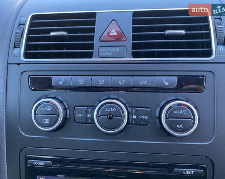 Черный Фольксваген Туран, объемом двигателя 1.97 л и пробегом 263 тыс. км за 10999 $, фото 19 на Automoto.ua