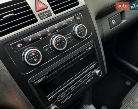 Черный Фольксваген Туран, объемом двигателя 1.6 л и пробегом 204 тыс. км за 11950 $, фото 57 на Automoto.ua