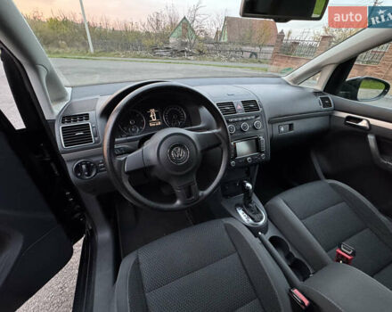 Черный Фольксваген Туран, объемом двигателя 1.6 л и пробегом 225 тыс. км за 8850 $, фото 6 на Automoto.ua