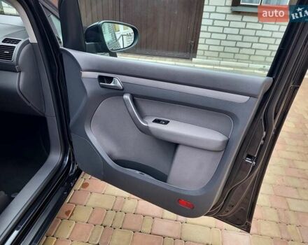 Черный Фольксваген Туран, объемом двигателя 1.6 л и пробегом 204 тыс. км за 11950 $, фото 66 на Automoto.ua