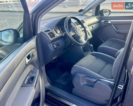 Черный Фольксваген Туран, объемом двигателя 1.6 л и пробегом 223 тыс. км за 11700 $, фото 17 на Automoto.ua