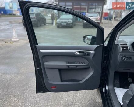 Чорний Фольксваген Туран, об'ємом двигуна 1.6 л та пробігом 231 тис. км за 11800 $, фото 8 на Automoto.ua