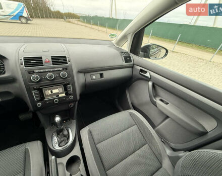 Черный Фольксваген Туран, объемом двигателя 1.6 л и пробегом 211 тыс. км за 11300 $, фото 42 на Automoto.ua