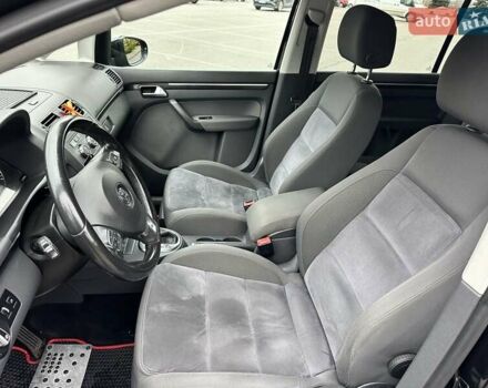 Черный Фольксваген Туран, объемом двигателя 2 л и пробегом 240 тыс. км за 11900 $, фото 9 на Automoto.ua