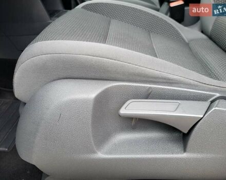 Черный Фольксваген Туран, объемом двигателя 1.6 л и пробегом 204 тыс. км за 11950 $, фото 52 на Automoto.ua