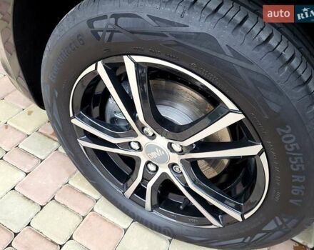 Черный Фольксваген Туран, объемом двигателя 1.6 л и пробегом 204 тыс. км за 11950 $, фото 45 на Automoto.ua