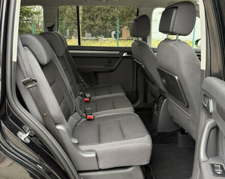 Черный Фольксваген Туран, объемом двигателя 1.6 л и пробегом 211 тыс. км за 11300 $, фото 67 на Automoto.ua