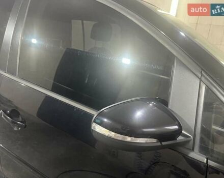 Черный Фольксваген Туран, объемом двигателя 1.97 л и пробегом 299 тыс. км за 11200 $, фото 3 на Automoto.ua