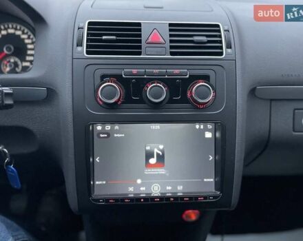 Чорний Фольксваген Туран, об'ємом двигуна 1.6 л та пробігом 231 тис. км за 11800 $, фото 16 на Automoto.ua