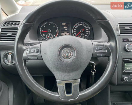 Чорний Фольксваген Туран, об'ємом двигуна 1.97 л та пробігом 265 тис. км за 10900 $, фото 44 на Automoto.ua