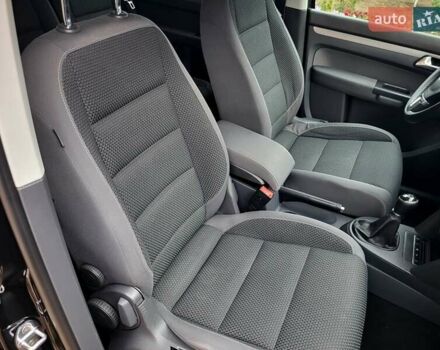 Черный Фольксваген Туран, объемом двигателя 1.6 л и пробегом 204 тыс. км за 11950 $, фото 71 на Automoto.ua