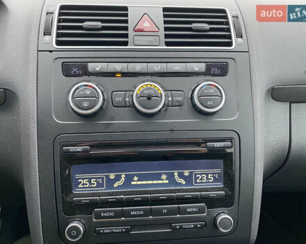 Чорний Фольксваген Туран, об'ємом двигуна 1.97 л та пробігом 265 тис. км за 10900 $, фото 38 на Automoto.ua