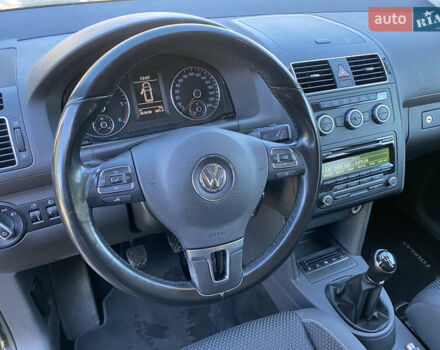Черный Фольксваген Туран, объемом двигателя 1.97 л и пробегом 263 тыс. км за 10999 $, фото 23 на Automoto.ua