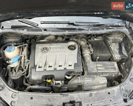 Черный Фольксваген Туран, объемом двигателя 2 л и пробегом 265 тыс. км за 11400 $, фото 11 на Automoto.ua