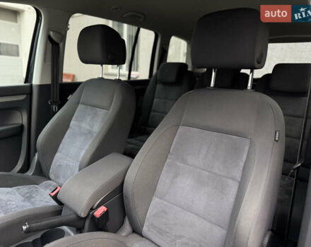 Черный Фольксваген Туран, объемом двигателя 1.4 л и пробегом 171 тыс. км за 10799 $, фото 6 на Automoto.ua