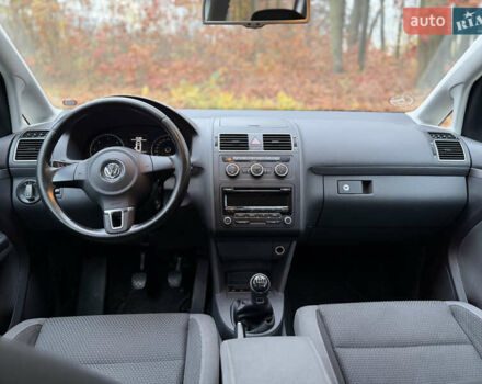 Чорний Фольксваген Туран, об'ємом двигуна 1.6 л та пробігом 243 тис. км за 8900 $, фото 12 на Automoto.ua