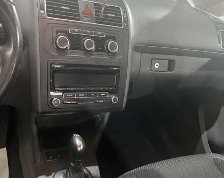 Черный Фольксваген Туран, объемом двигателя 1.97 л и пробегом 299 тыс. км за 11200 $, фото 10 на Automoto.ua